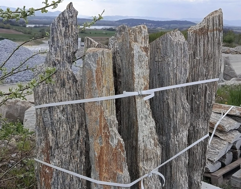 SZPILKA KAMIENNA - to dominujący element dekoracyjny!